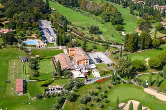 Columnas eléctricas en el Gardagolf Country Club del lago de Garda - Casos de éxito