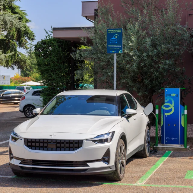Auto elettrica o ibrida plug-in?