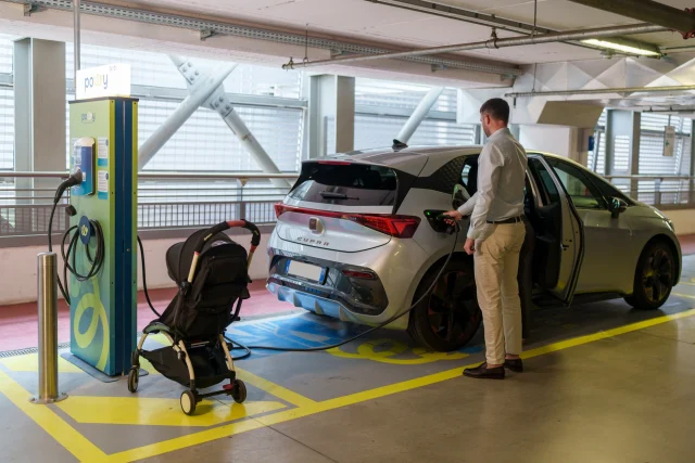 Colonnina Ricarica Auto Elettriche